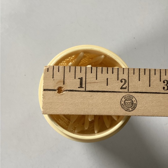 Vintage: Faux Ivory Rose & Lattice Holder ~ Cocktail Forks. - Picture 6 of 12